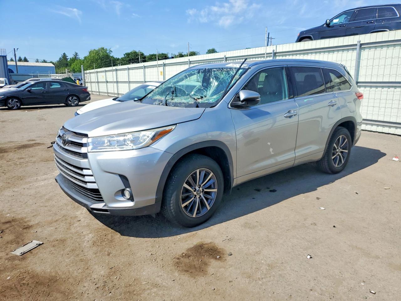 Salvage Toyota Highlander Image