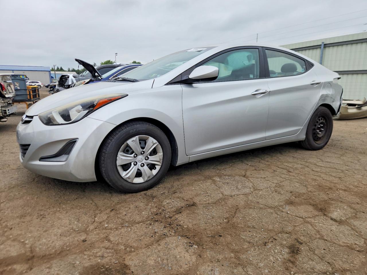 Salvage Hyundai ELANTRA Image