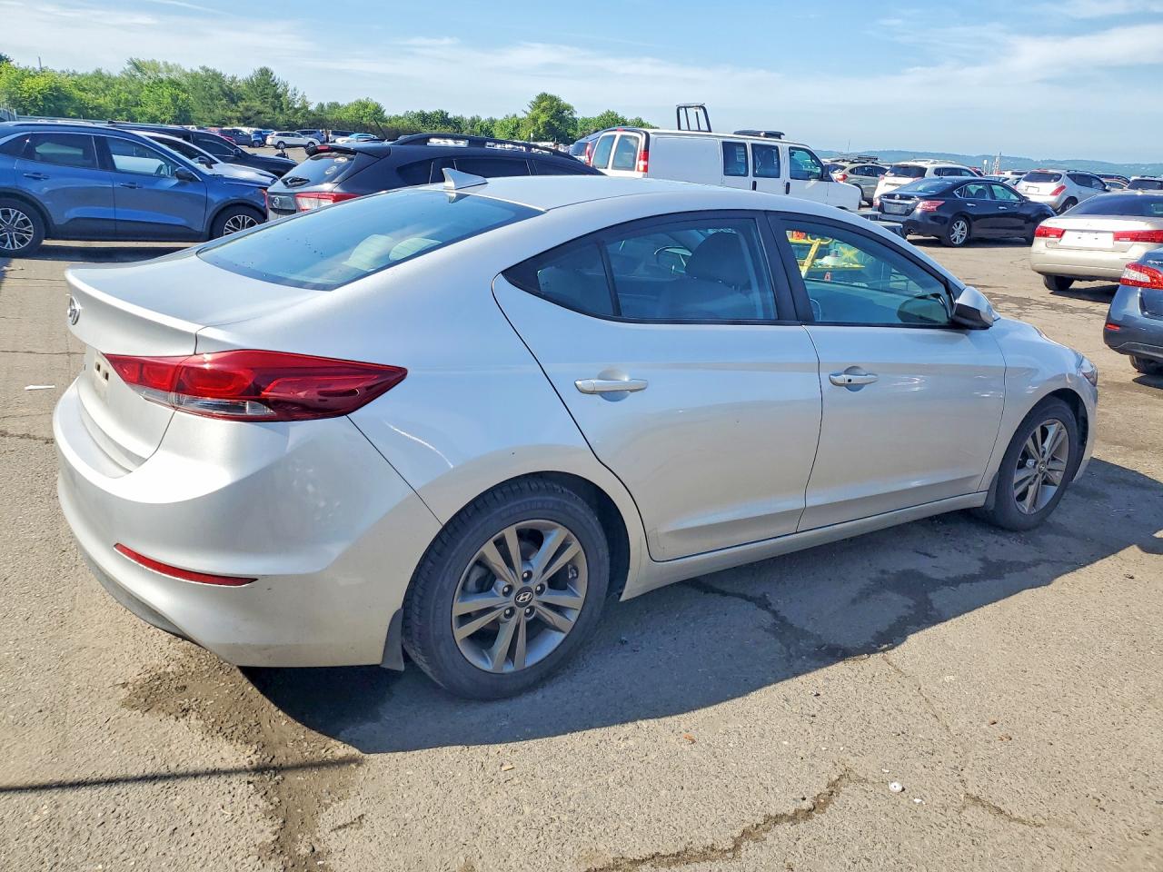 Hyundai ELANTRA Value Edition