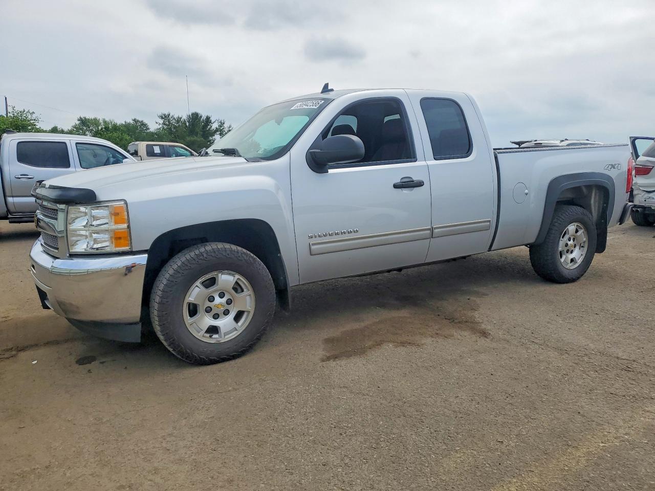 Salvage Chevrolet Silverado Image