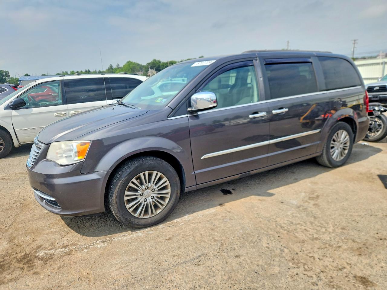 Salvage Chrysler Minivan Image