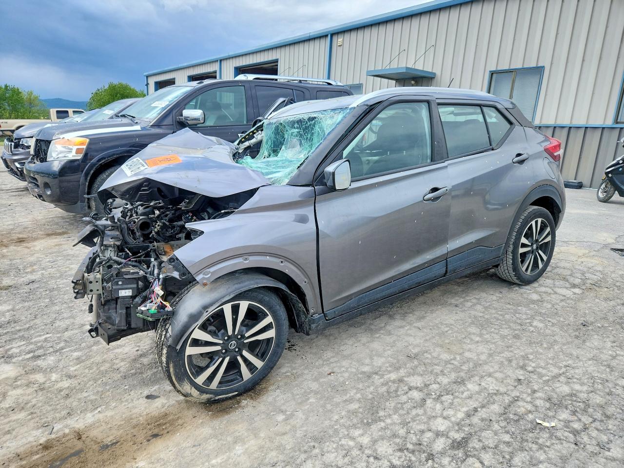 Salvage Nissan Kicks Image