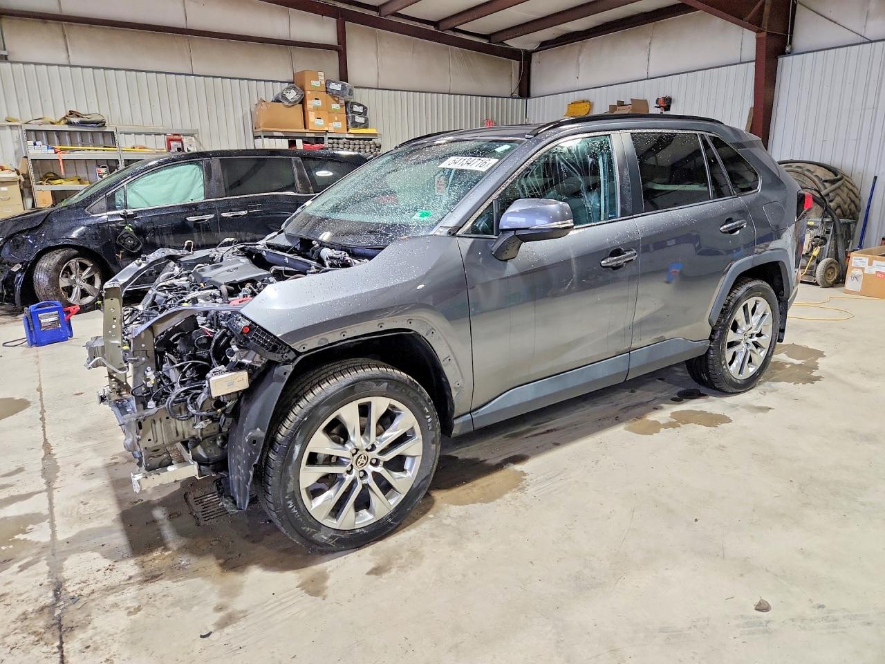 Salvage Toyota RAV4 Image