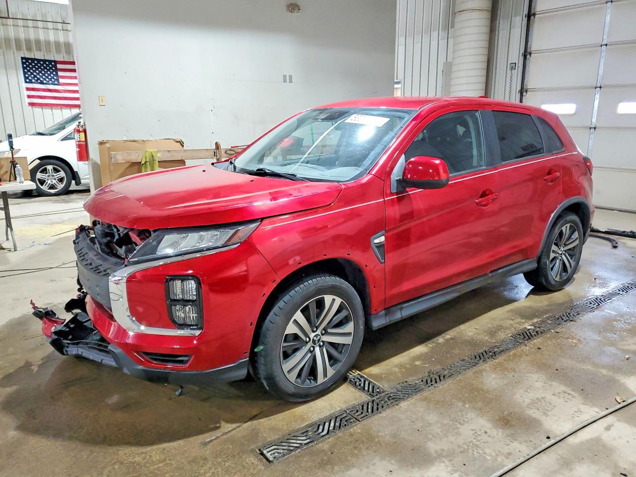Salvage Mitsubishi Outlander Image