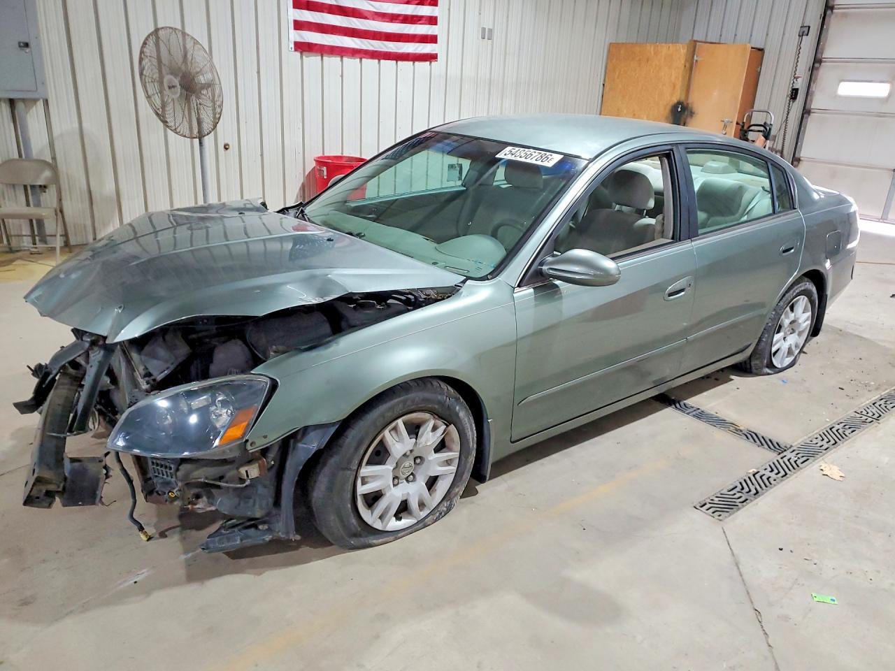 Salvage Nissan Altima Image