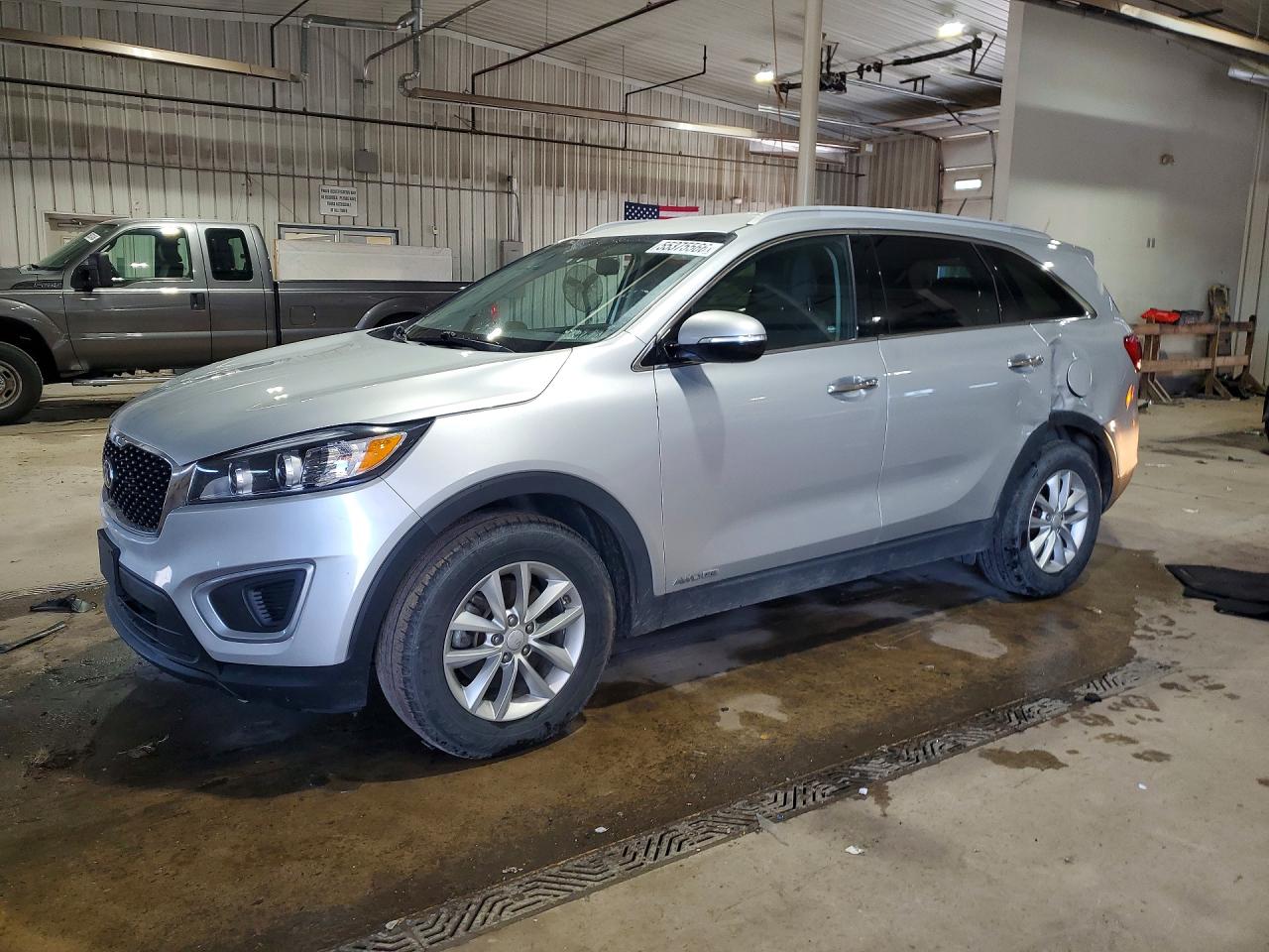 Salvage Kia Sorento Image