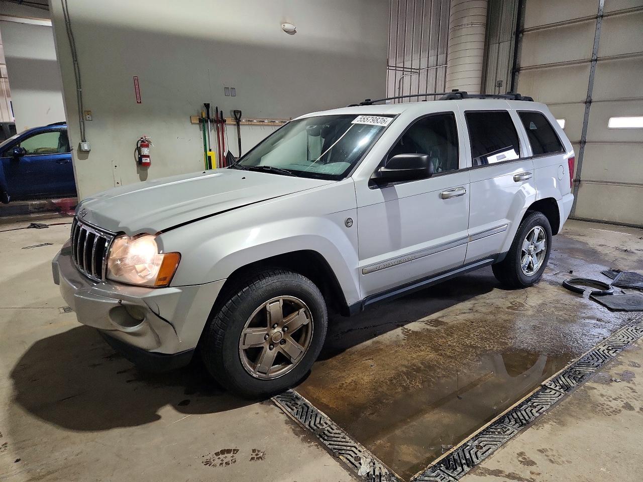 Salvage Jeep Cherokee Image