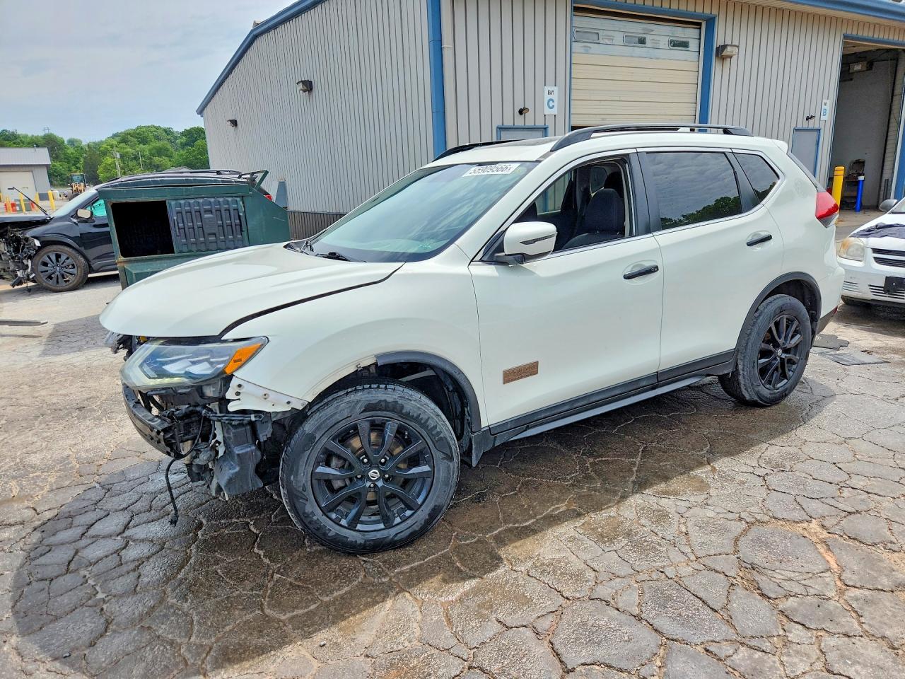 Salvage Nissan Rogue Image