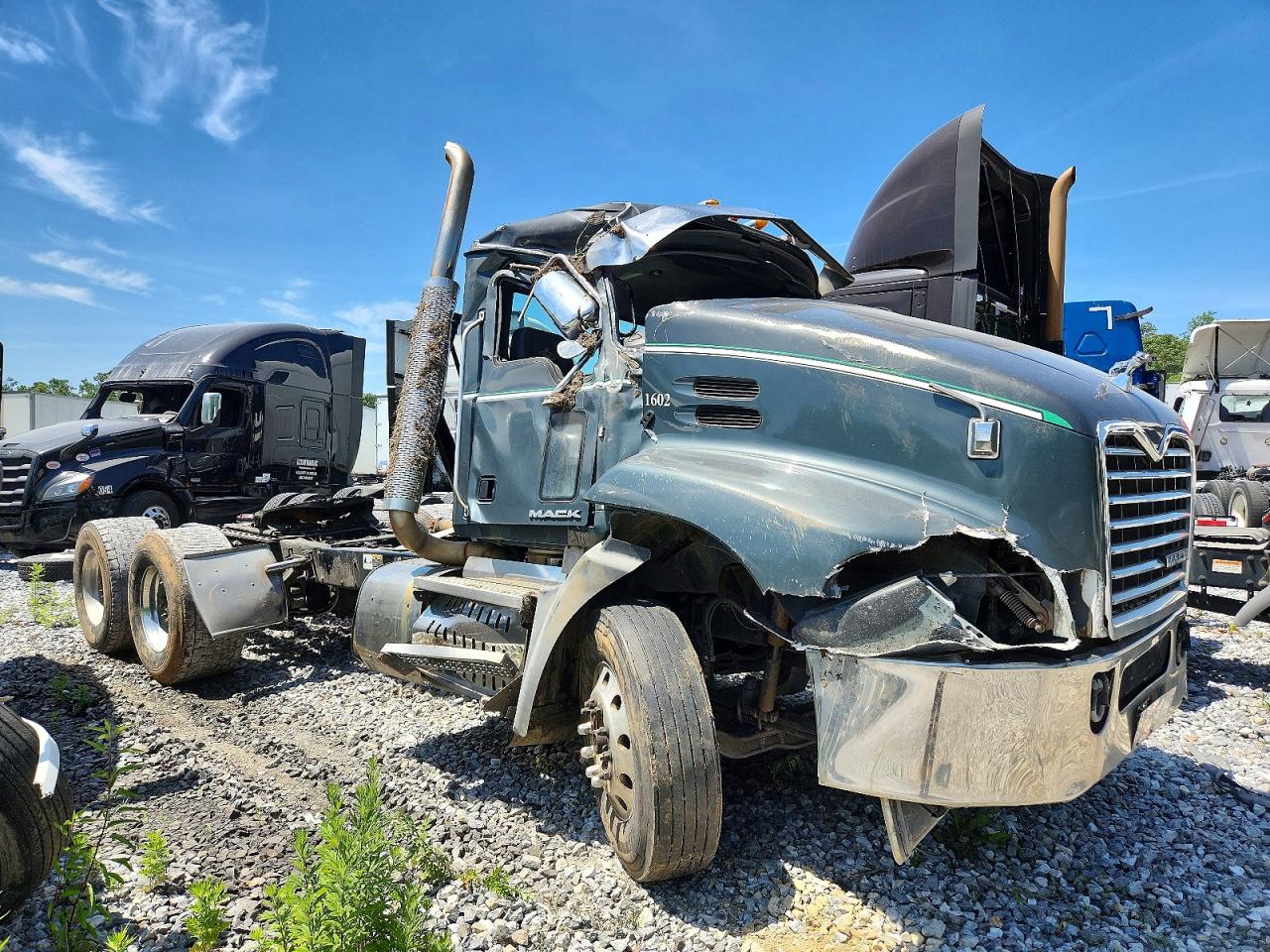 Salvage Mack 600 Image