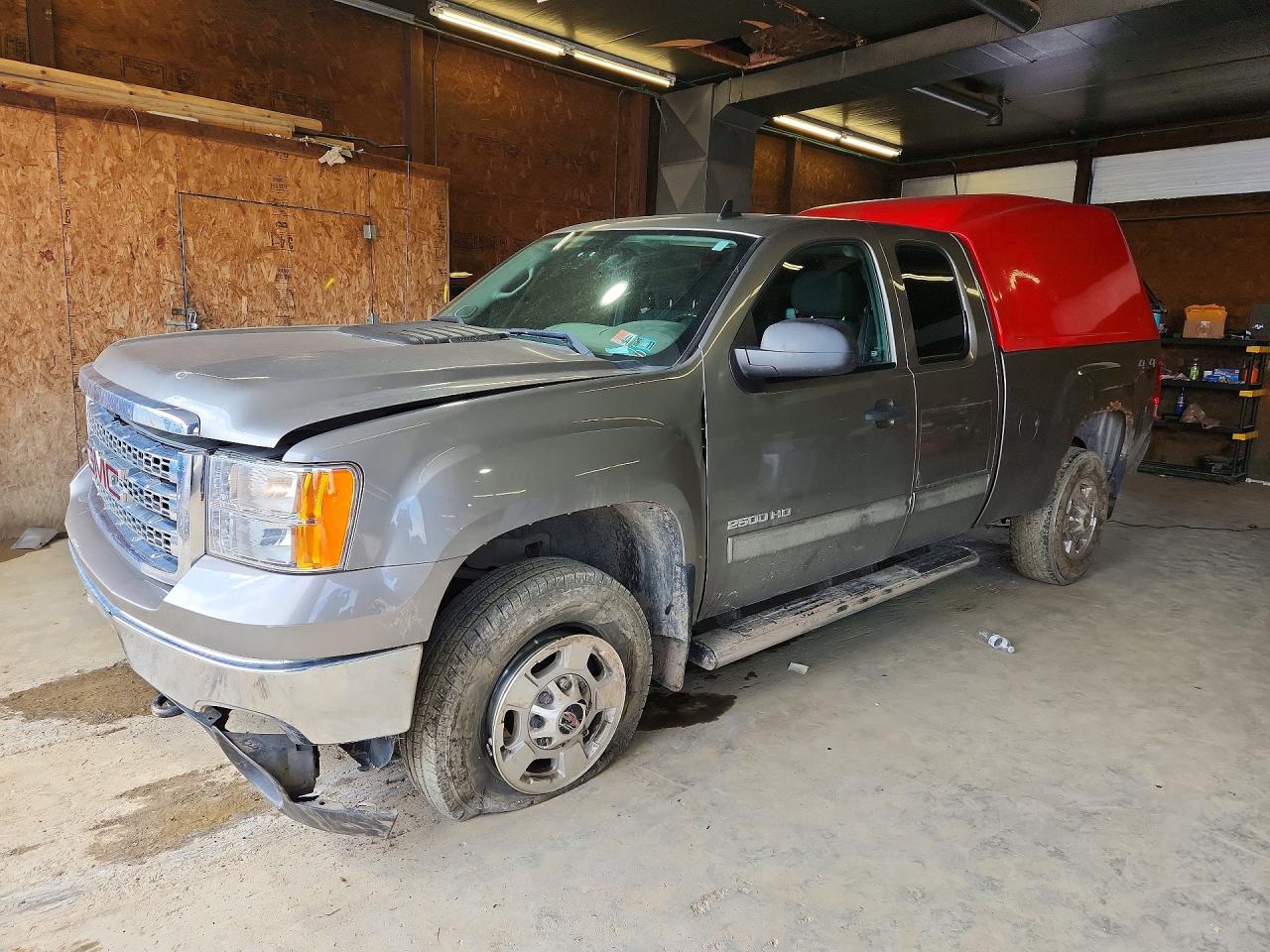 Salvage GMC Sierra Image
