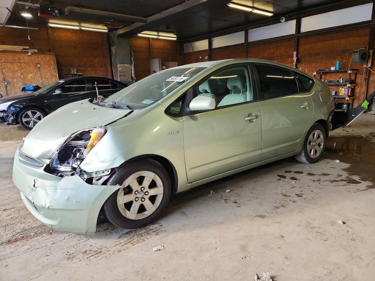 Salvage Toyota Prius Image