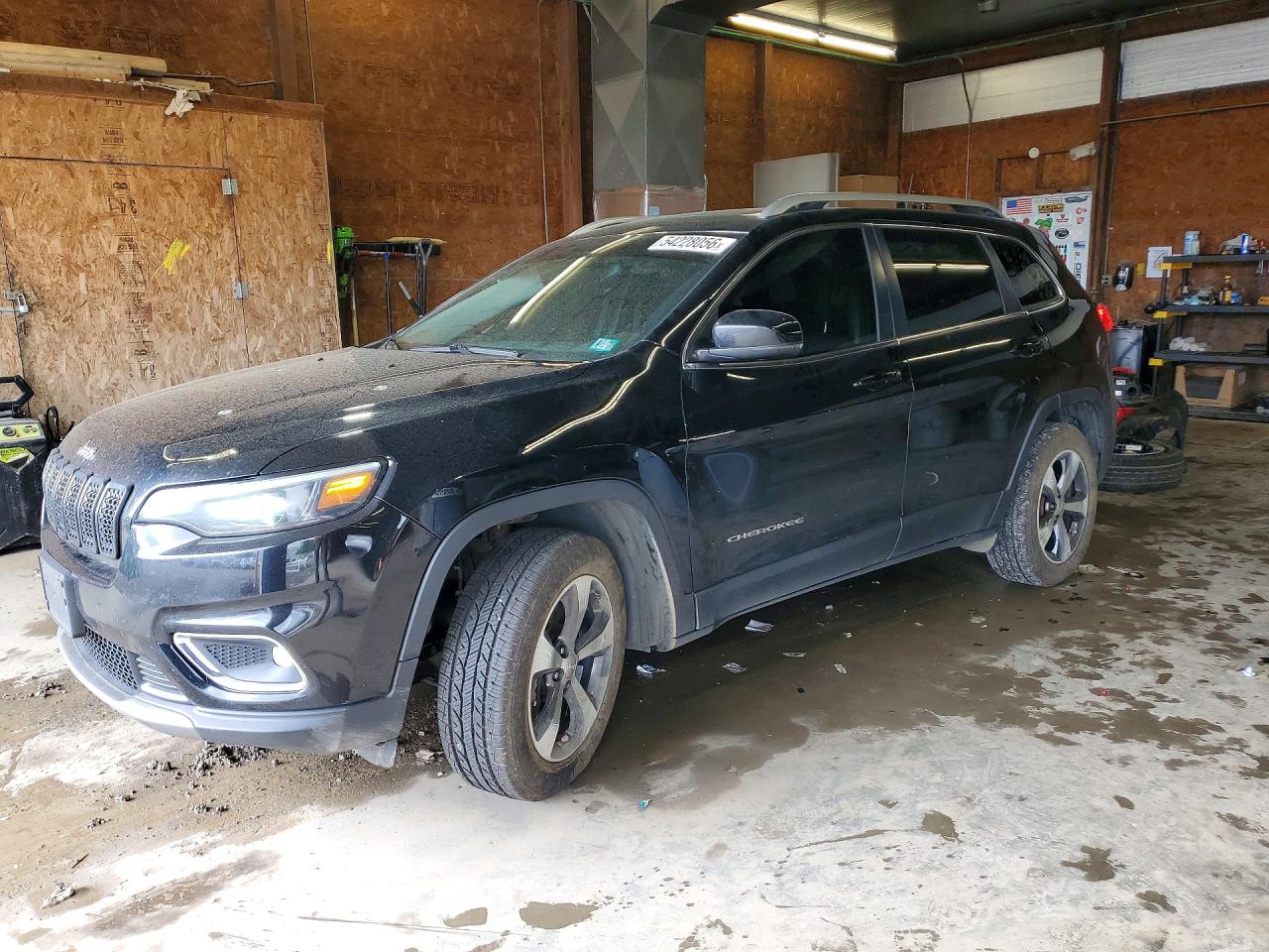Salvage Jeep Cherokee Image