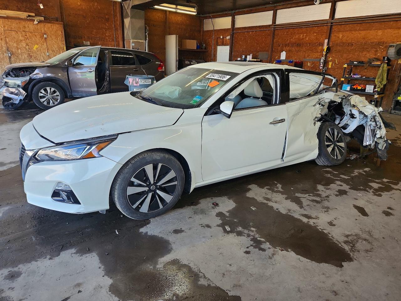 Salvage Nissan Altima Image