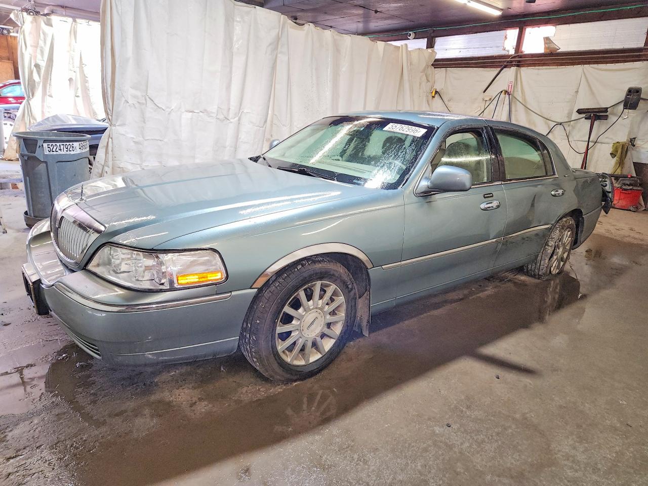 Salvage Lincoln Towncar Image