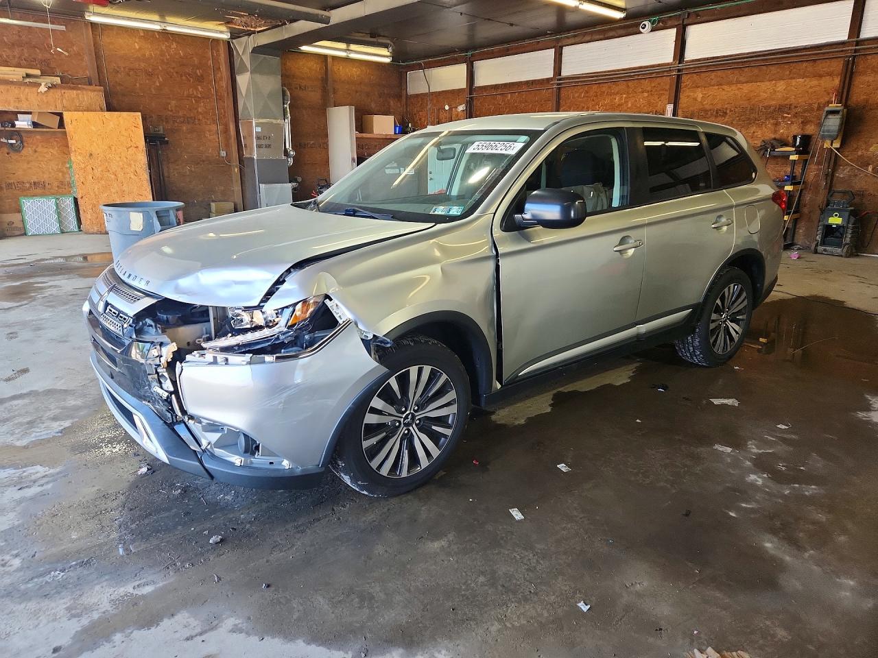 Salvage Mitsubishi Outlander Image