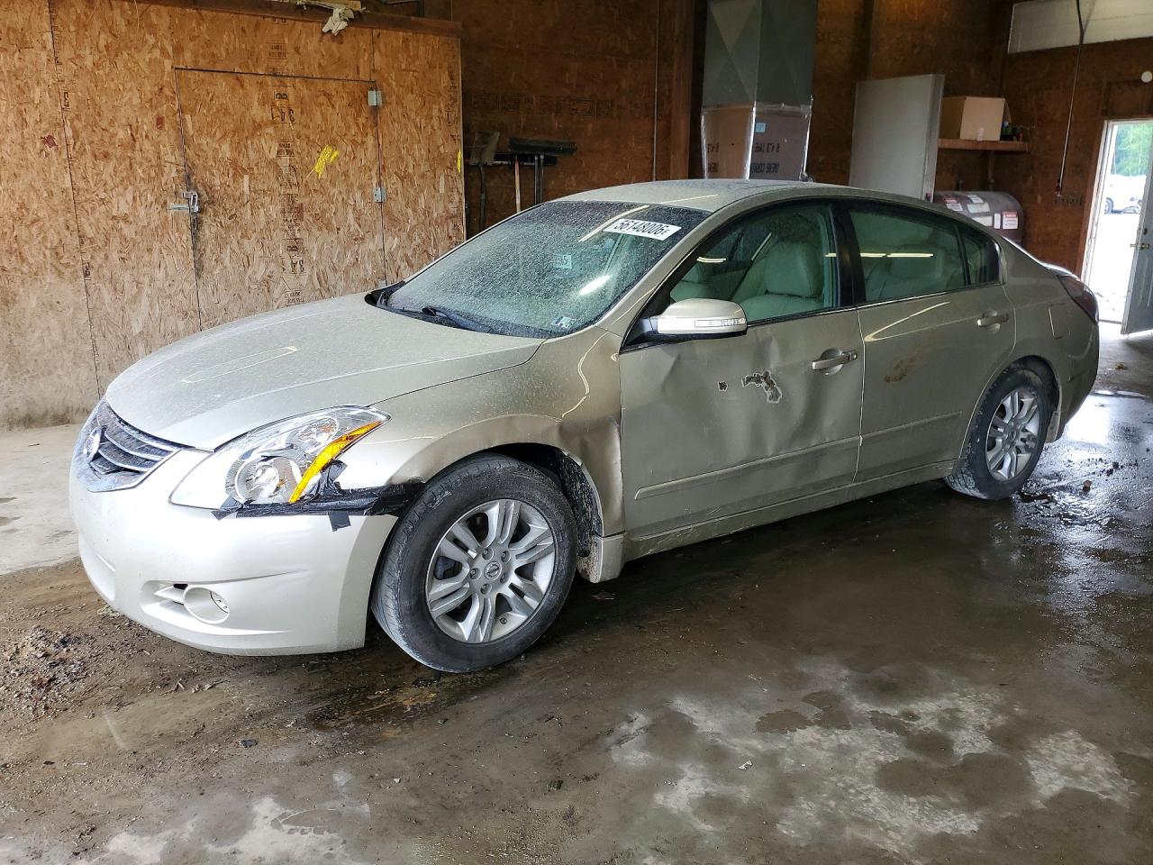 Salvage Nissan Altima Image
