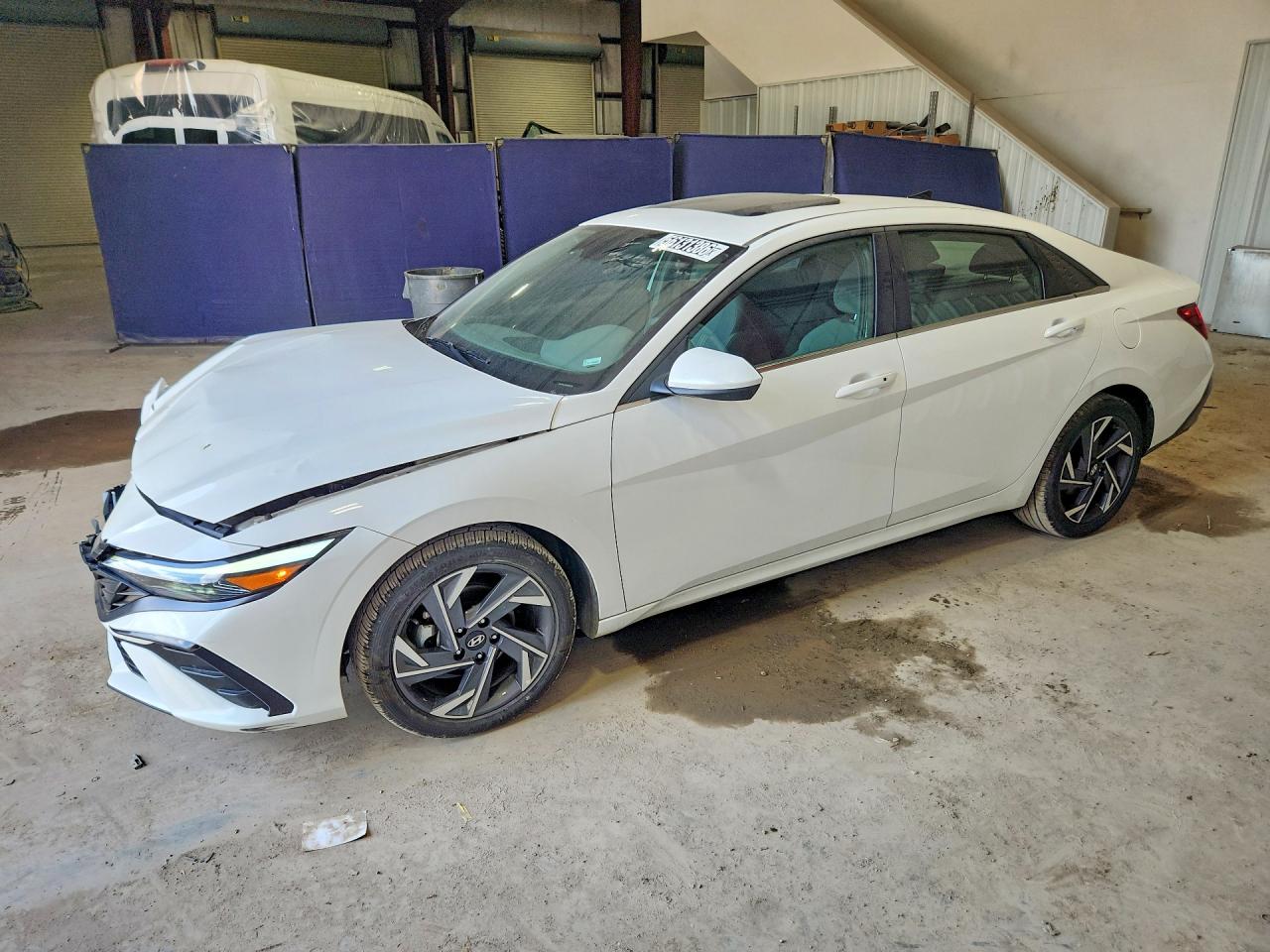 Salvage Hyundai ELANTRA Image