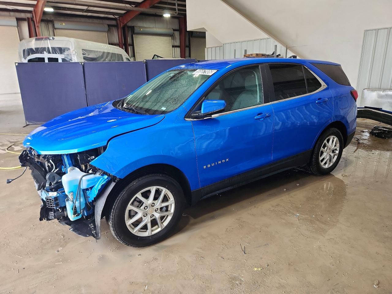 Salvage Chevrolet Equinox Image