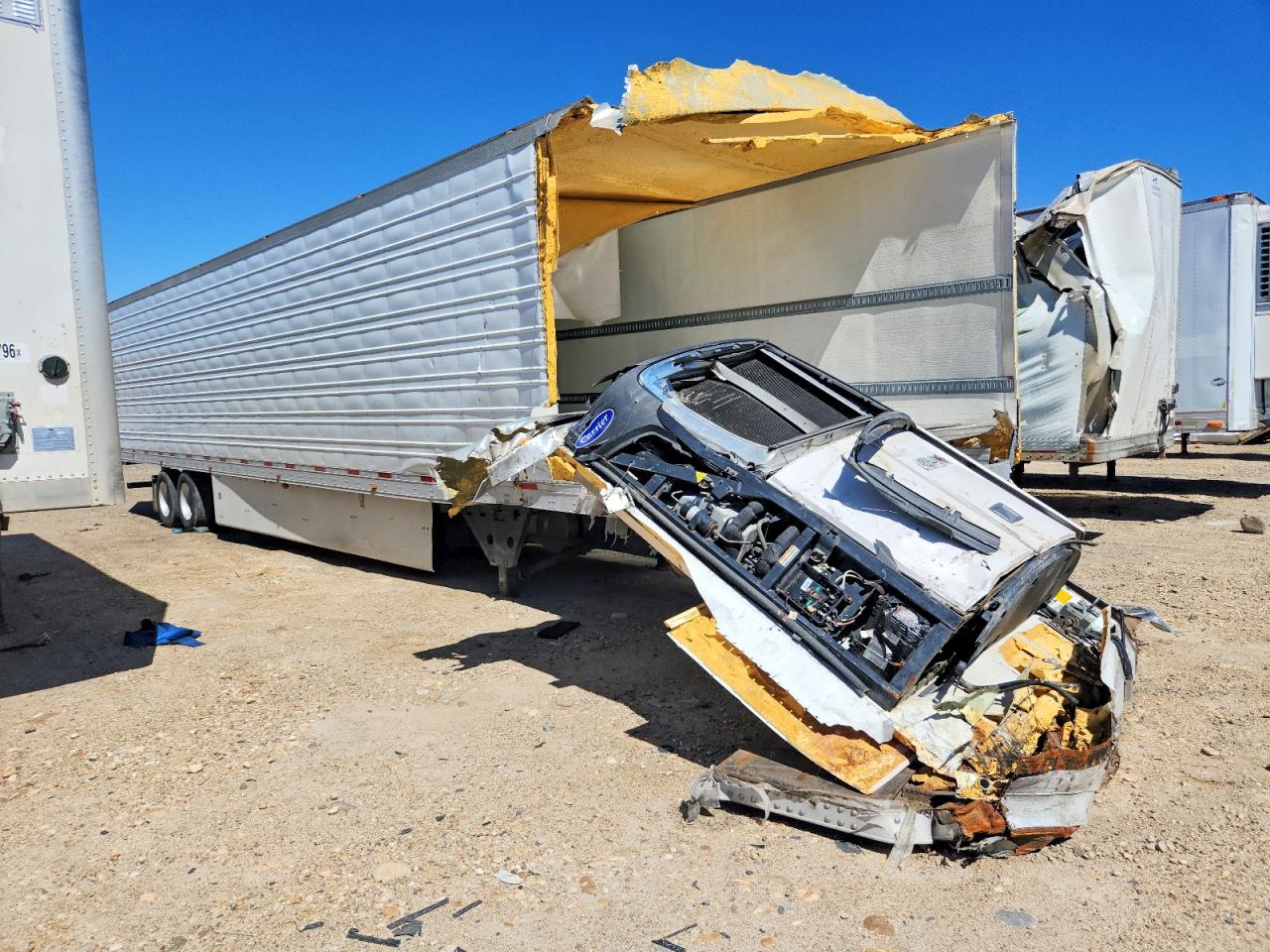 Salvage Utility Reefer Tra Image