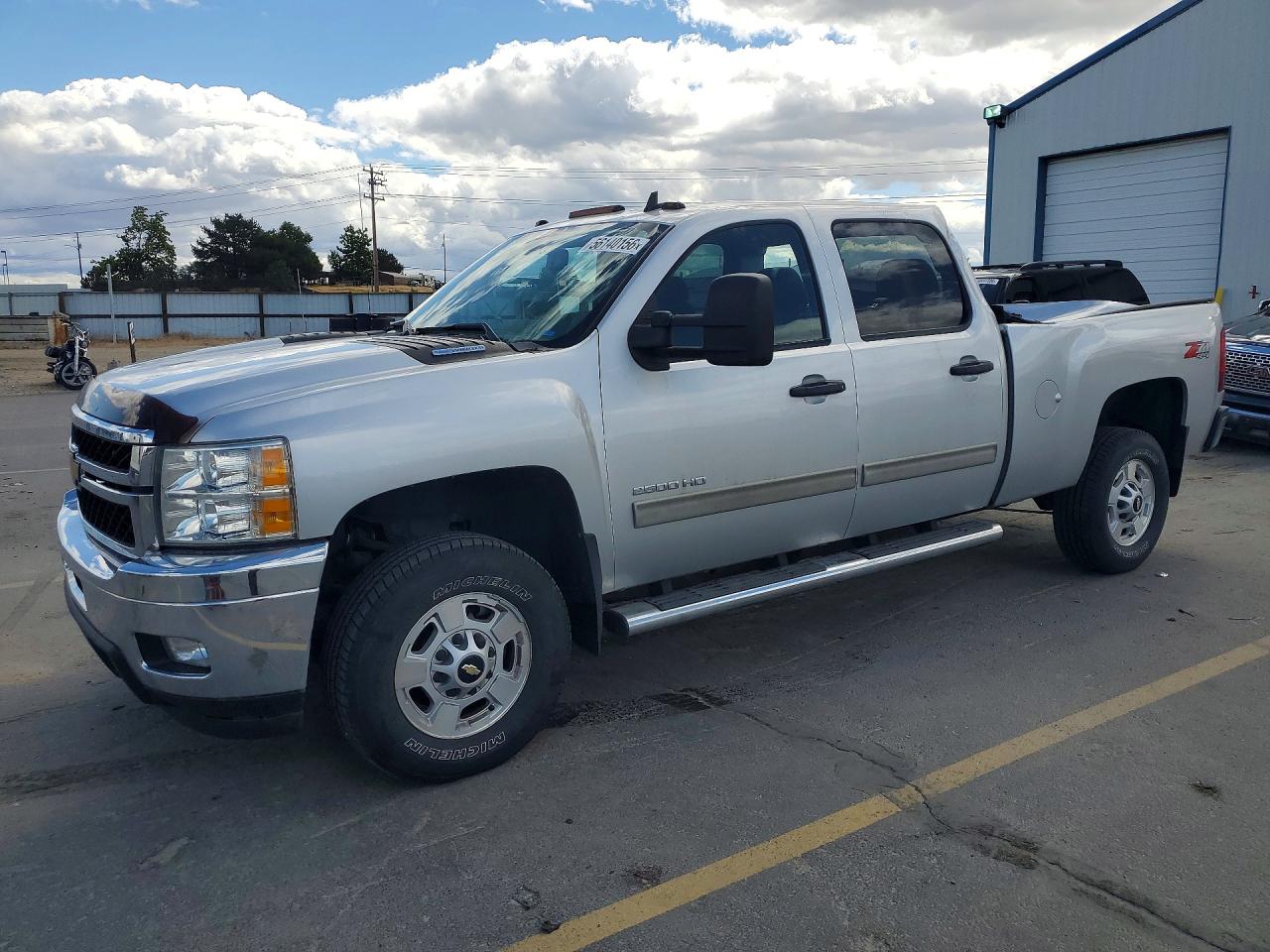 Salvage Chevrolet Silverado Image