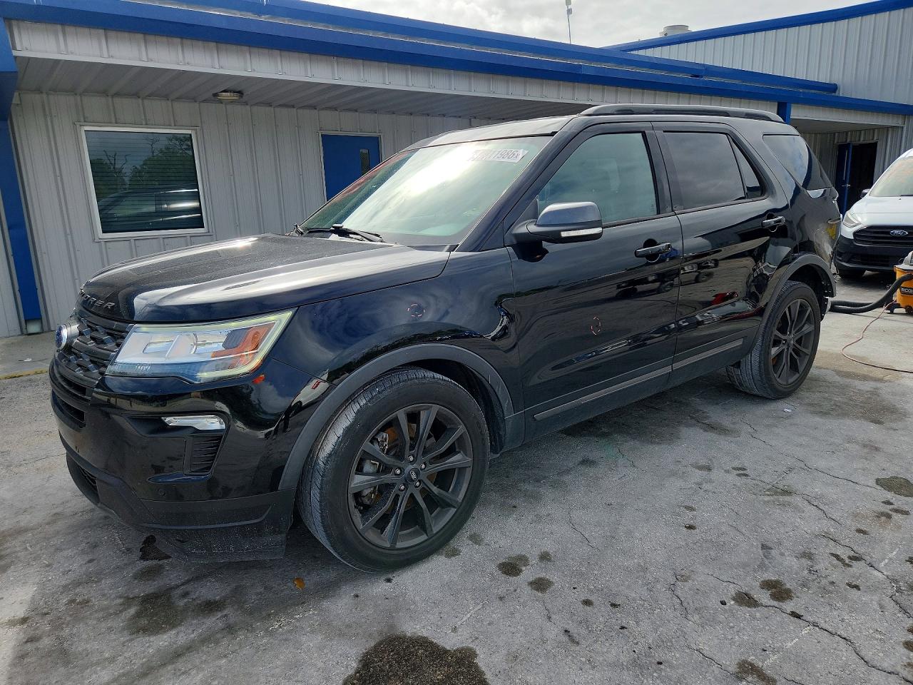Salvage Ford Explorer Image