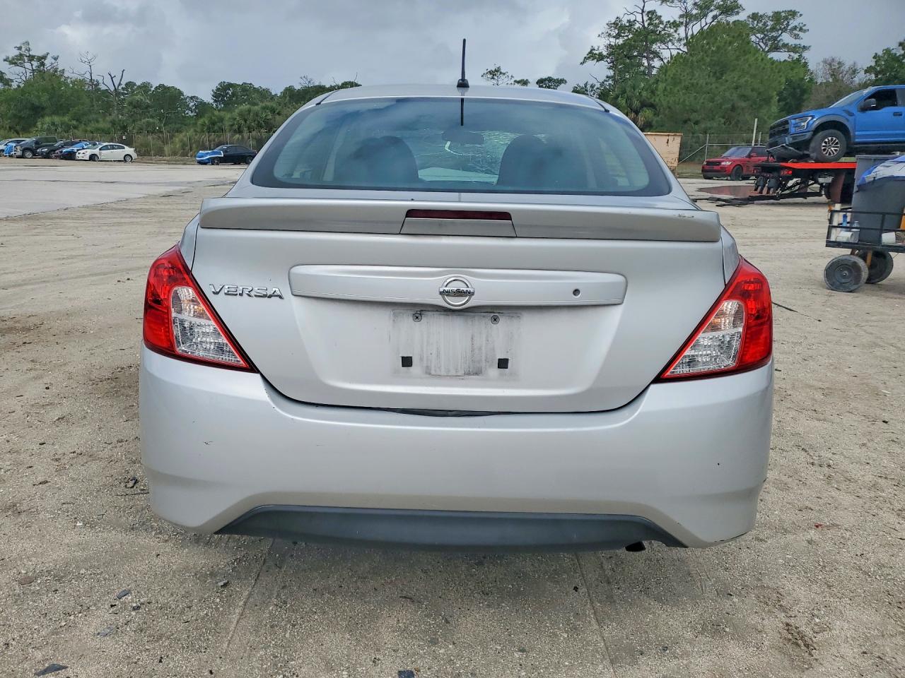Nissan Versa 1.6 S Plus