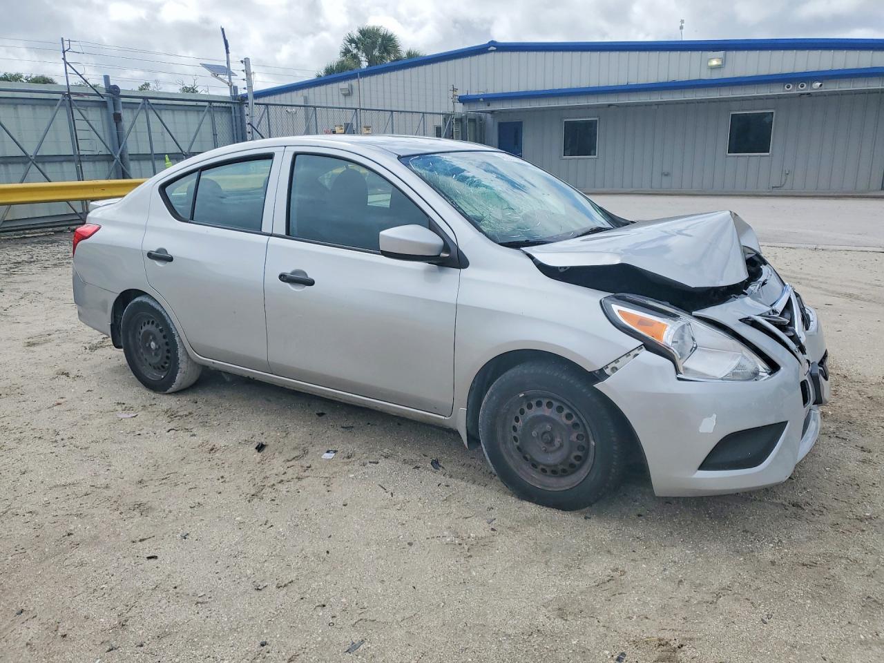 Nissan Versa 1.6 S Plus