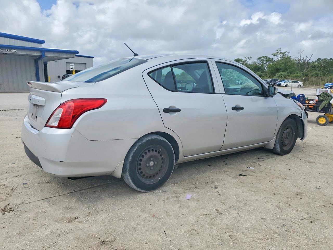 Nissan Versa 1.6 S Plus