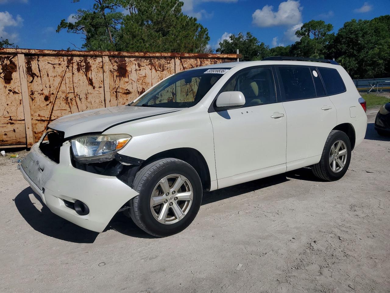 Salvage Toyota Highlander Image