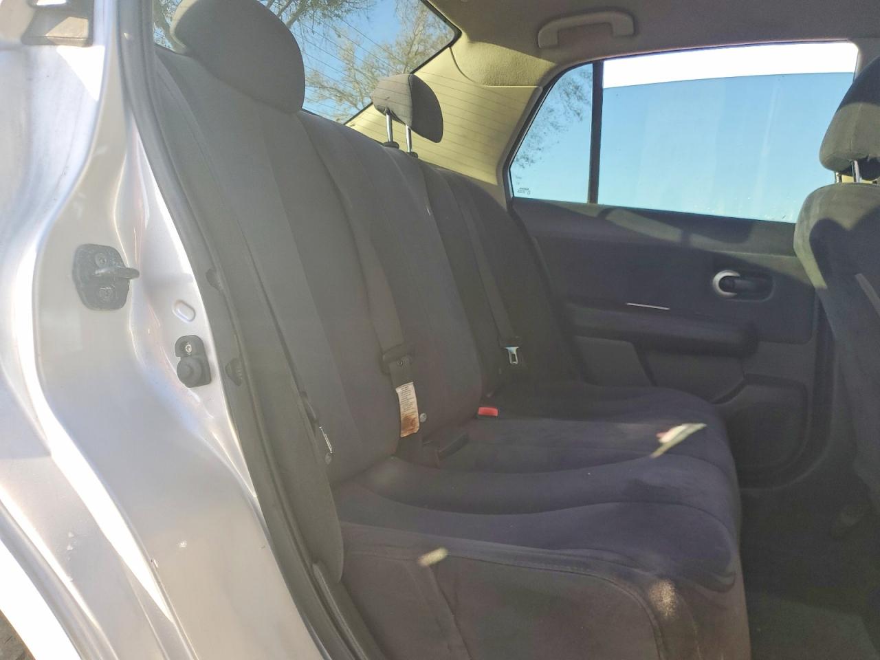Nissan Versa 1.8 S