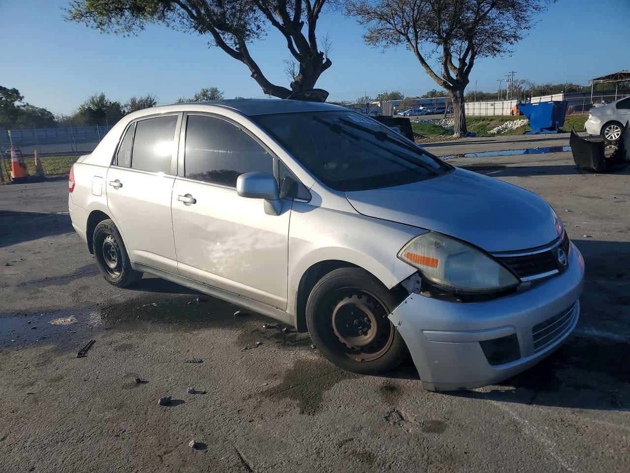 Nissan Versa 1.8 S
