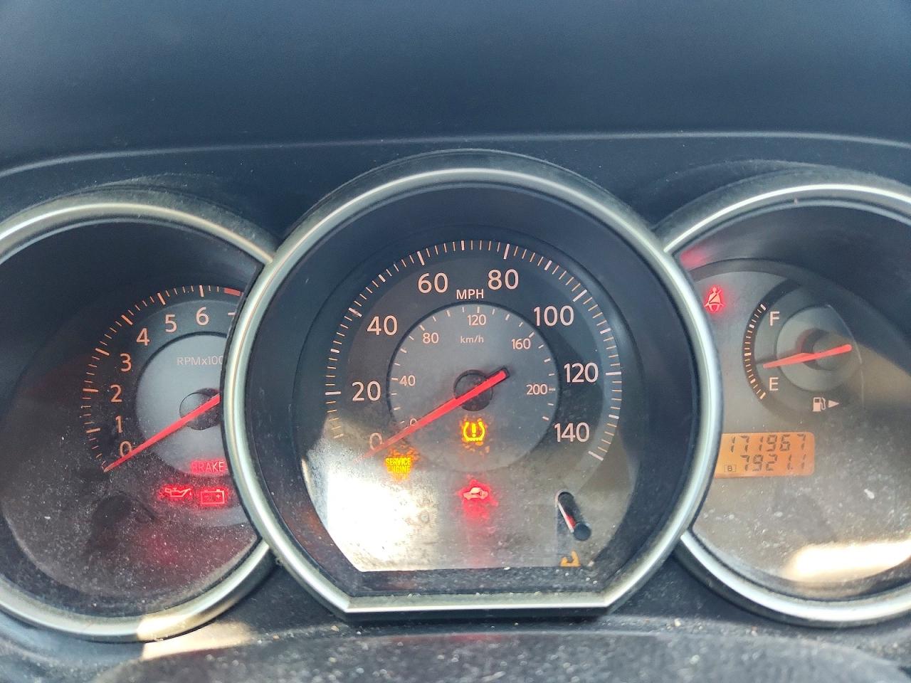 Nissan Versa 1.8 S