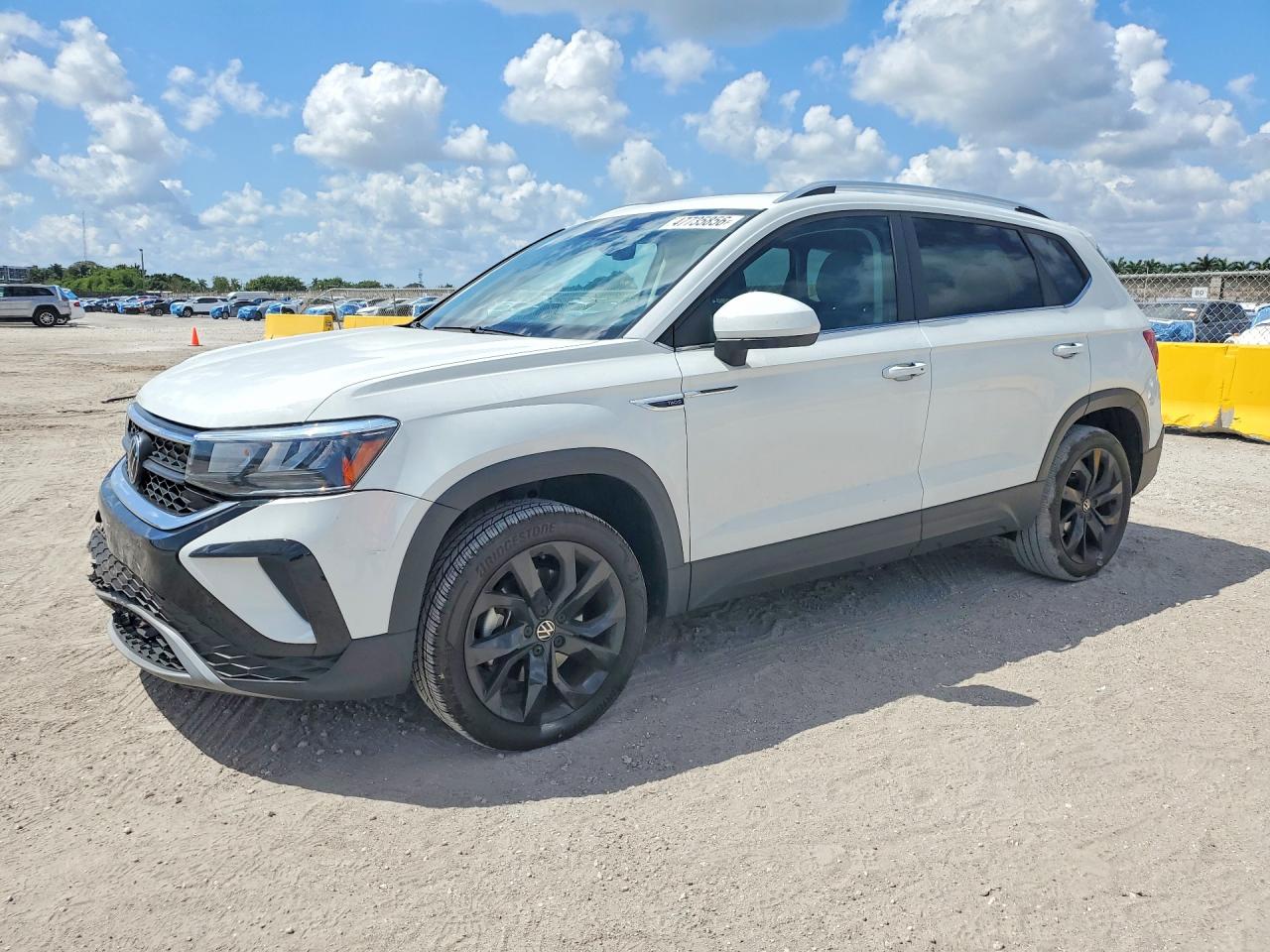 Salvage Volkswagen Taos Image