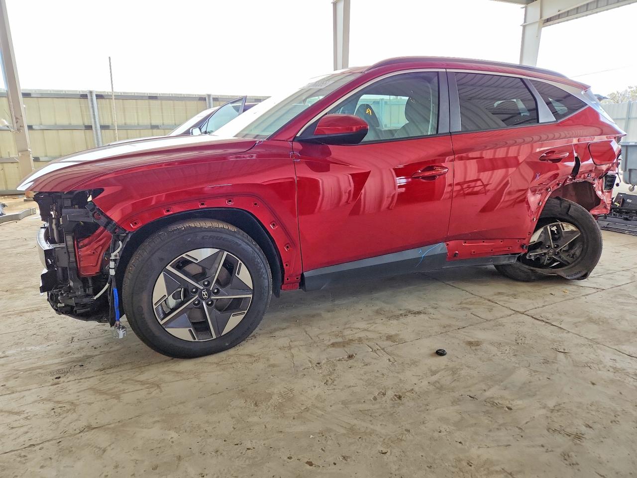 Salvage Hyundai TUCSON Image