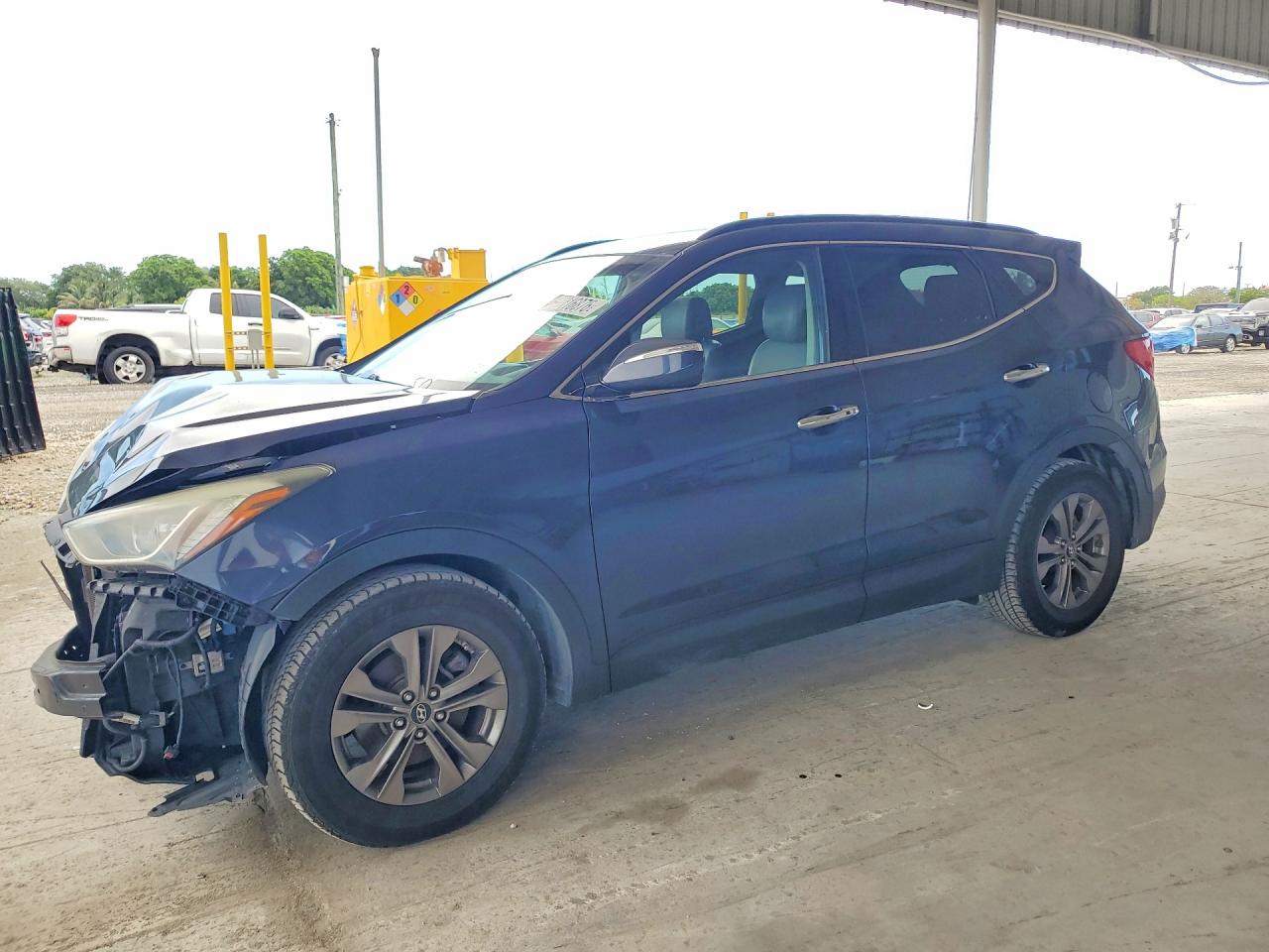 Salvage Hyundai SANTA FE Image
