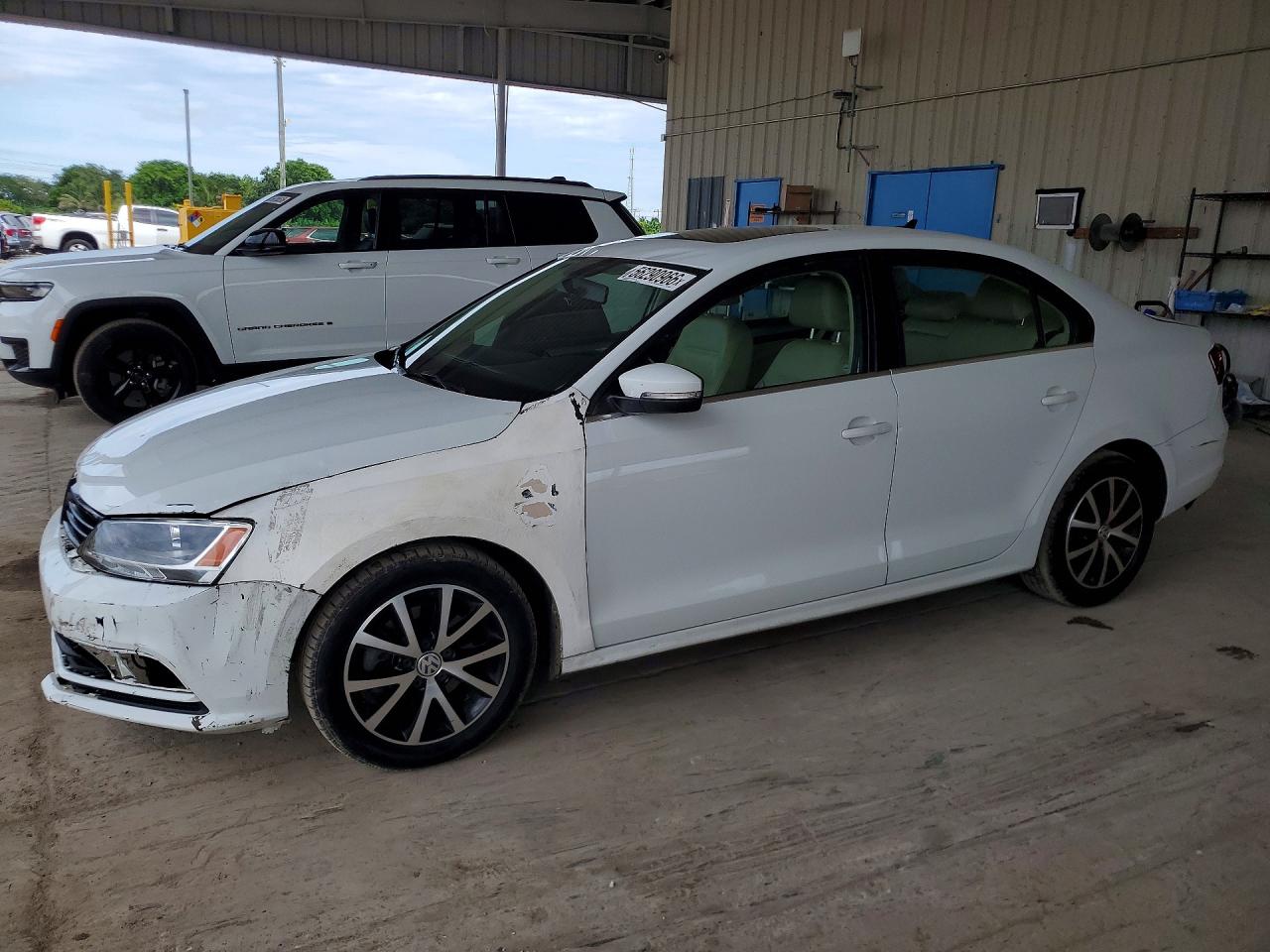 Salvage Volkswagen Jetta Image