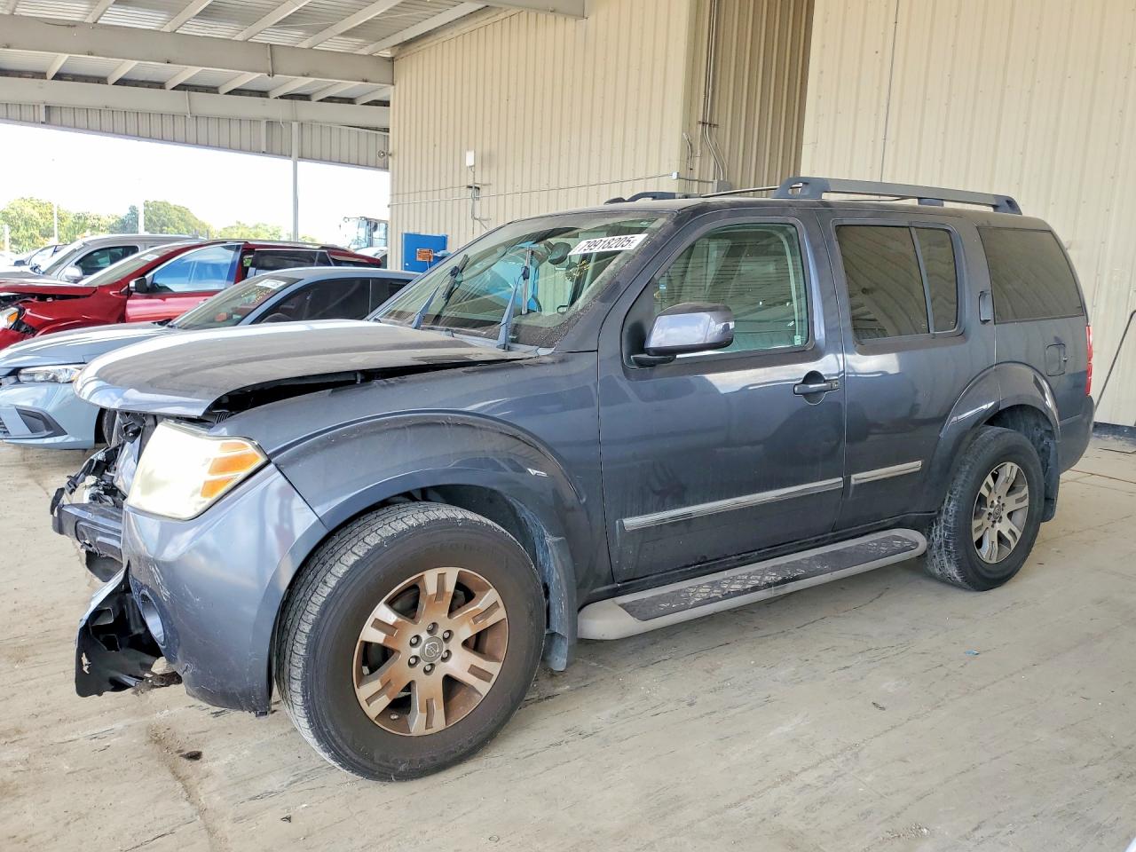 Salvage Nissan Pathfinder Image