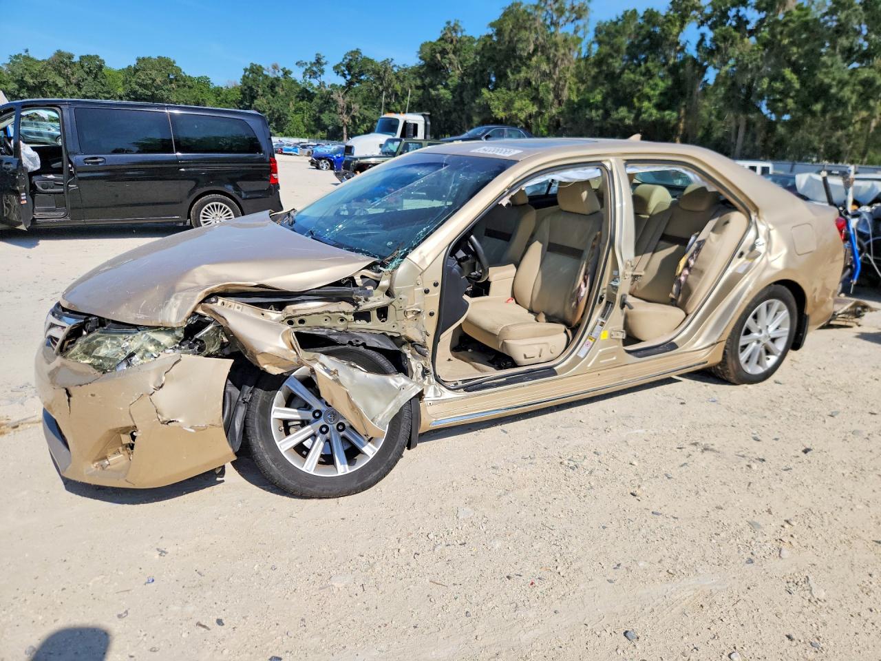 Salvage Toyota Camry Image