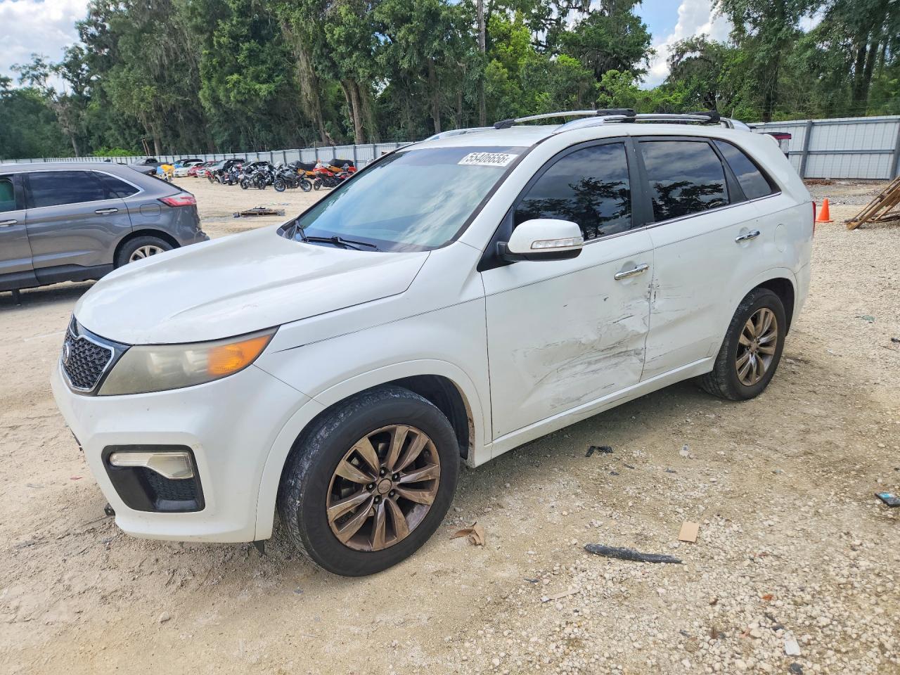 Salvage Kia Sorento Image
