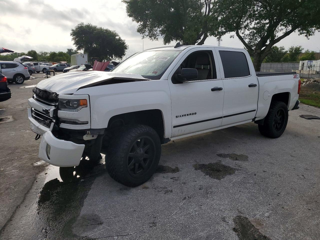 Salvage Chevrolet Silverado Image
