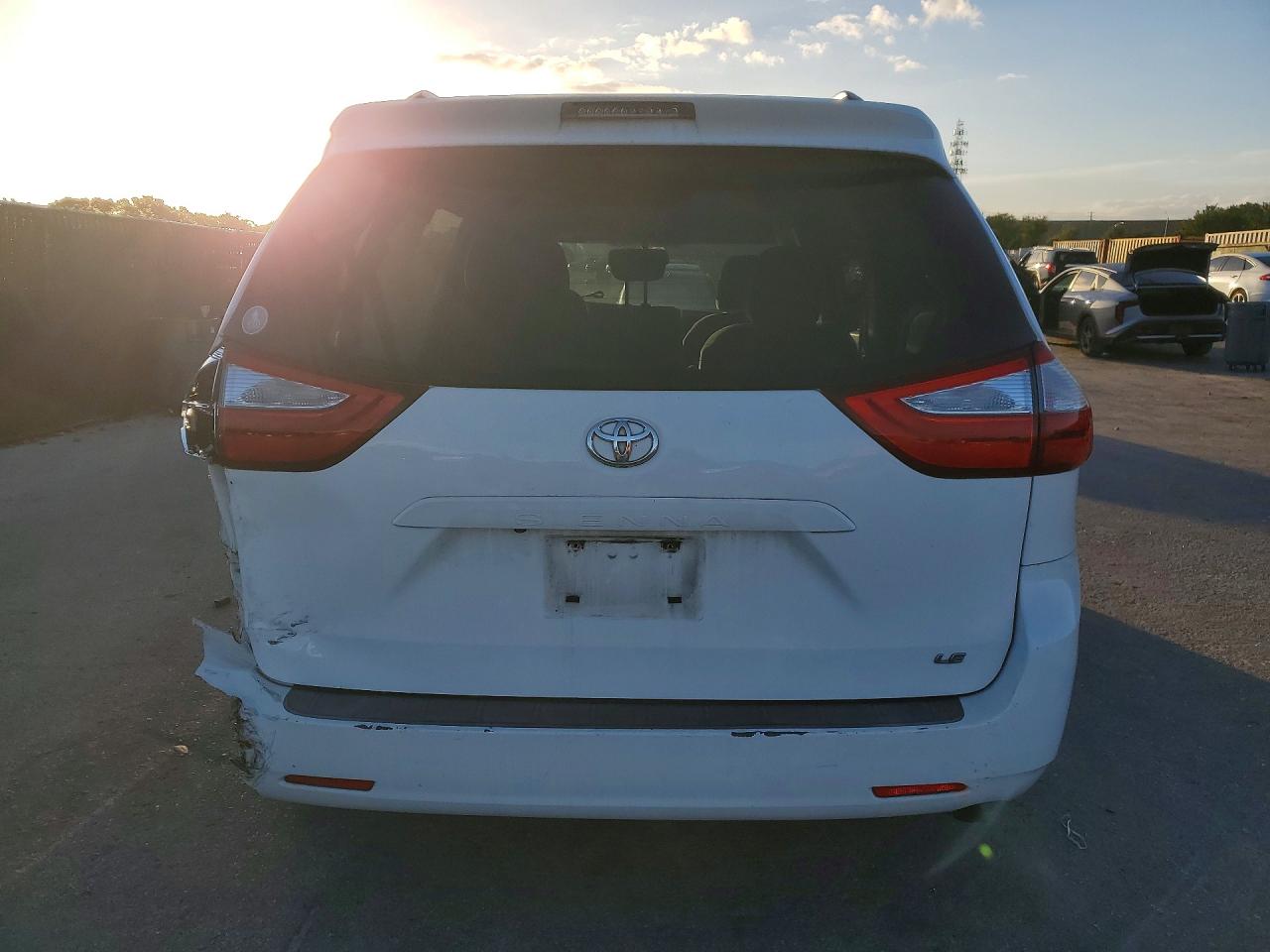 Toyota Sienna Le
