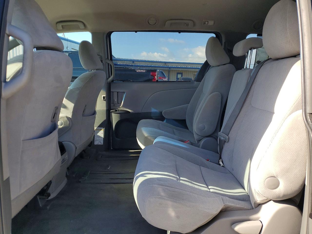 Toyota Sienna Le