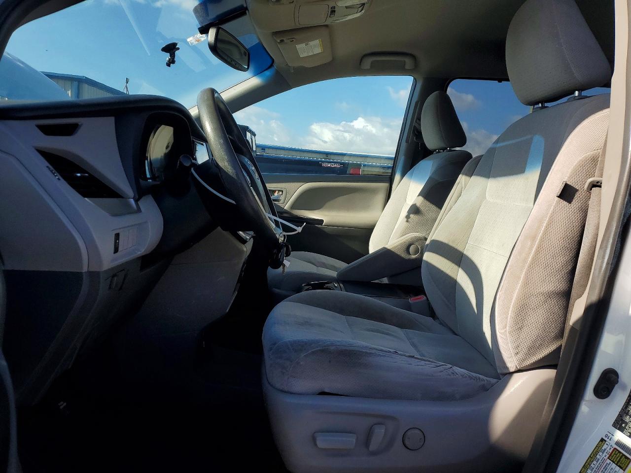 Toyota Sienna Le