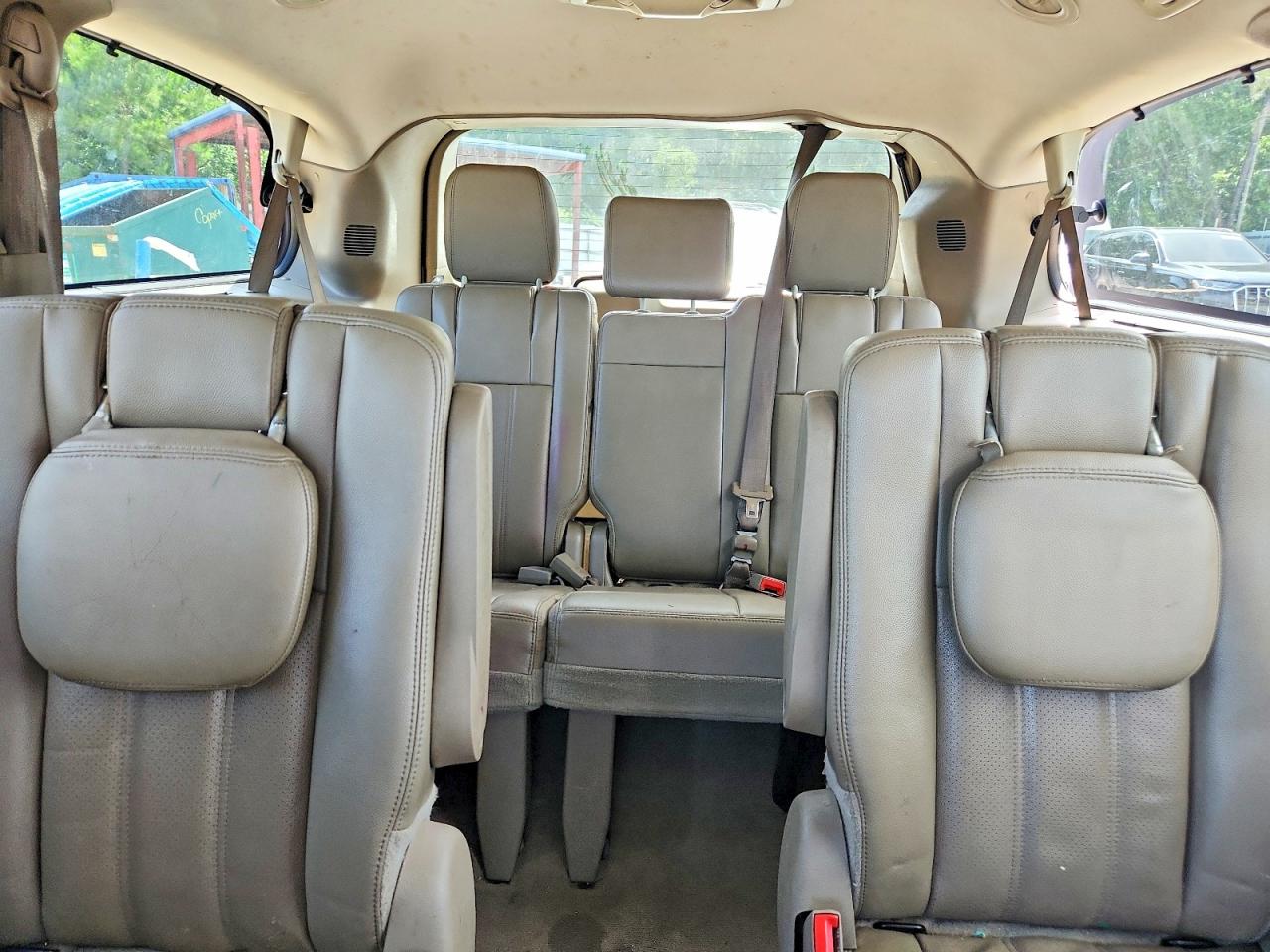 Chrysler Town & Country Touring L