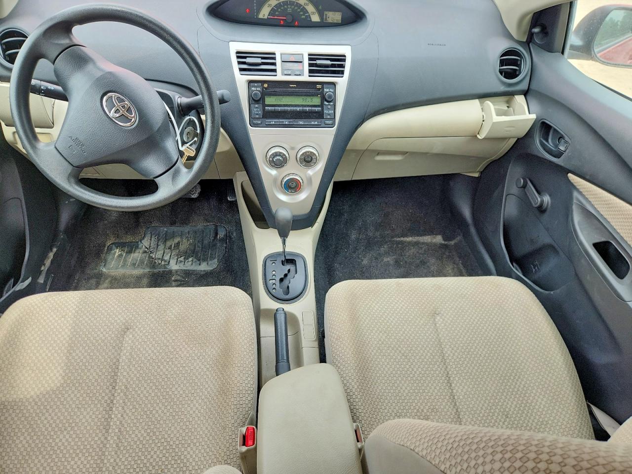 Toyota Yaris Base