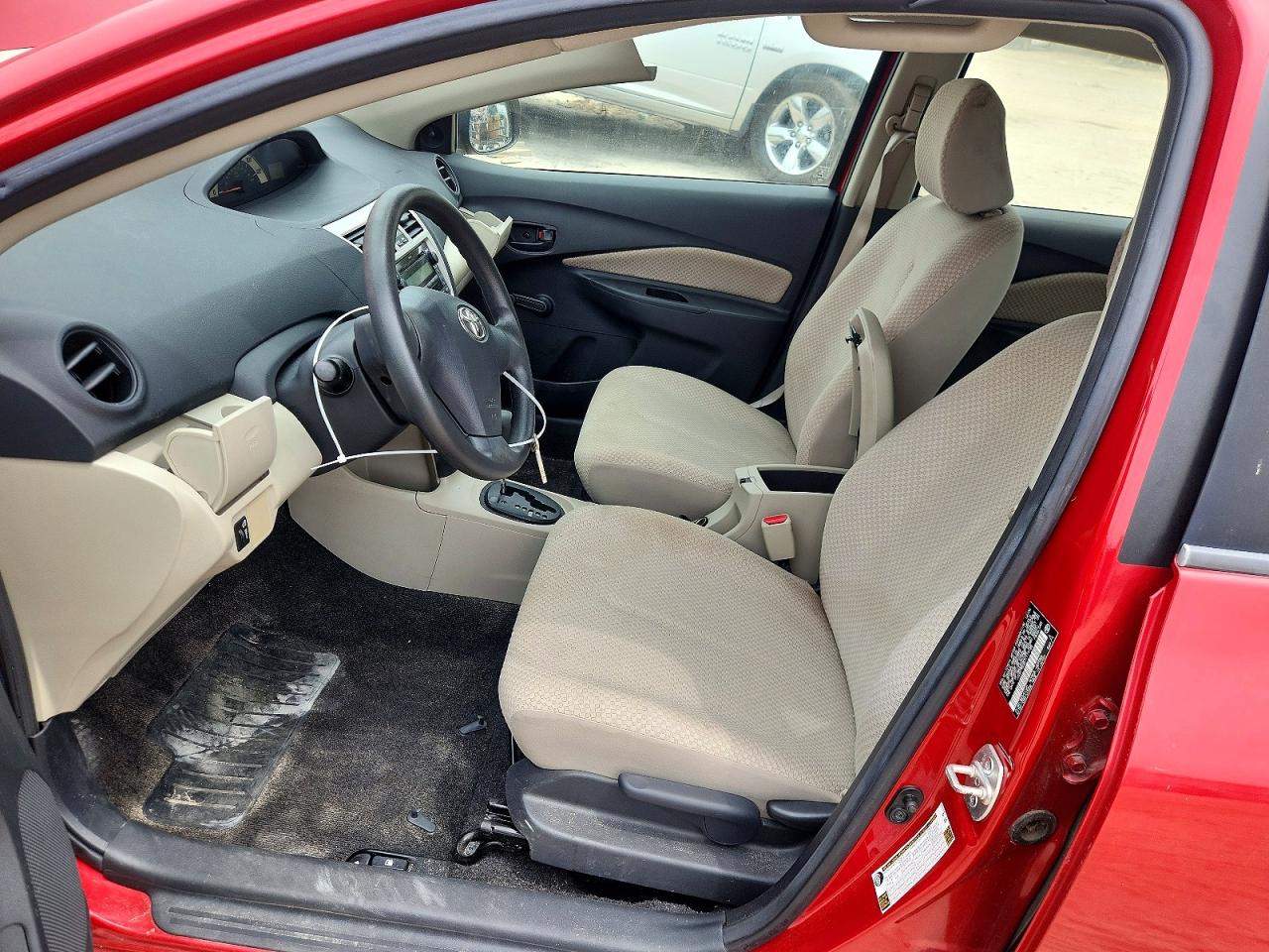 Toyota Yaris Base