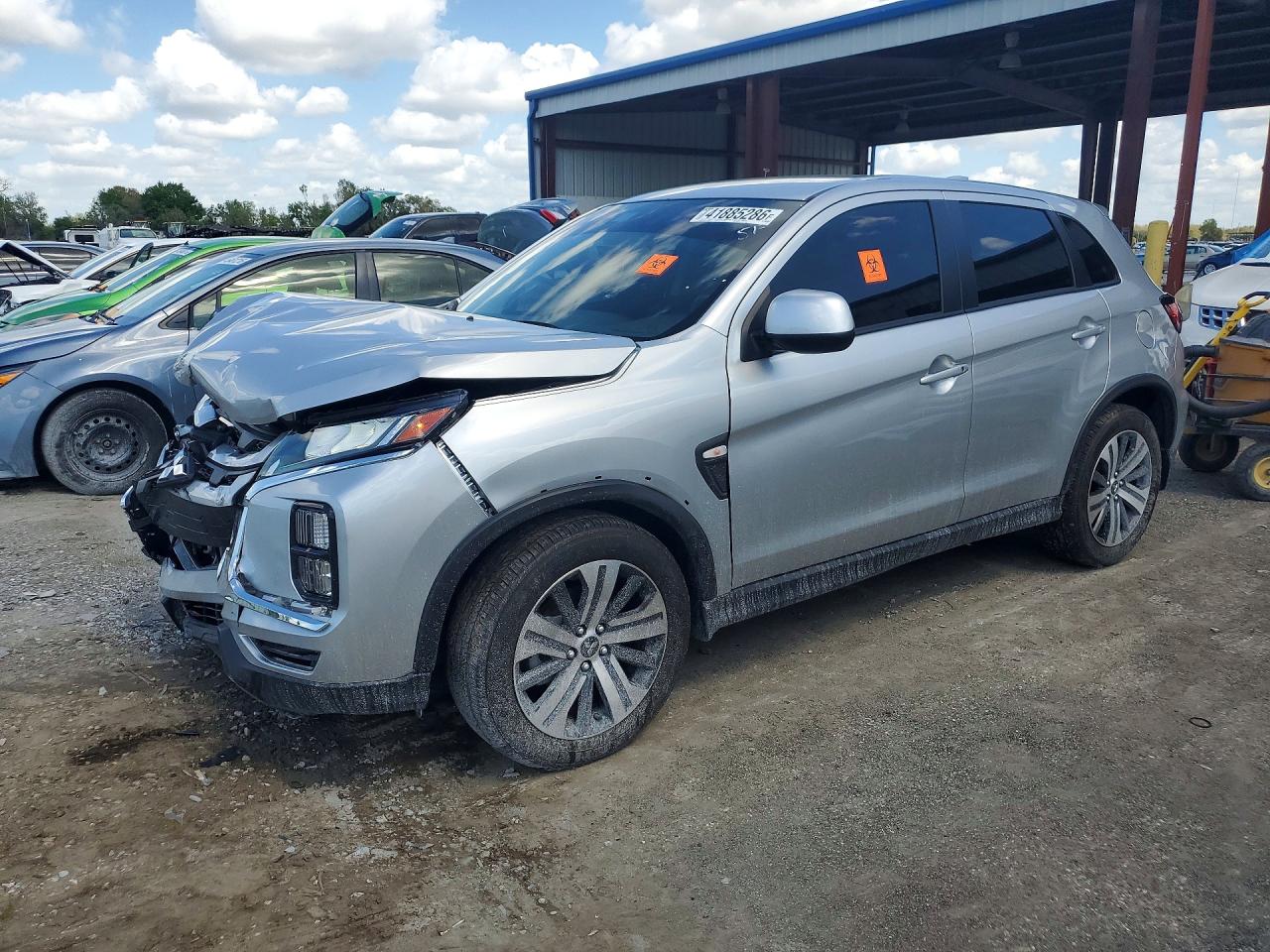 Salvage Mitsubishi Outlander Image