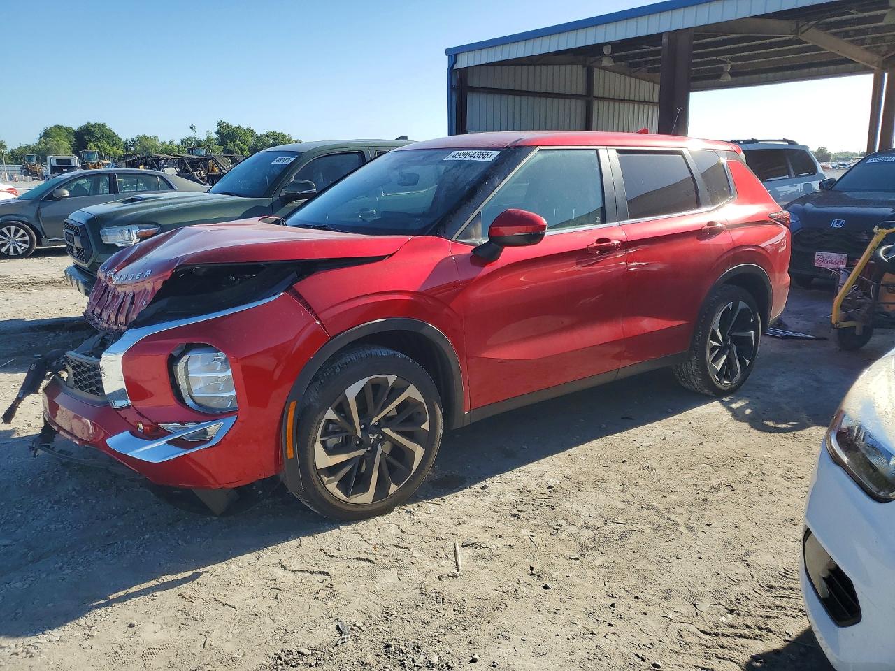 Salvage Mitsubishi Outlander Image