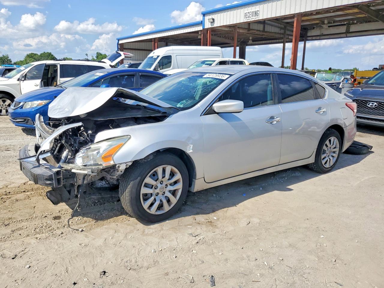 Salvage Nissan Altima Image