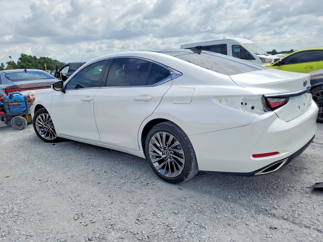 Lexus Es Ultra Luxury